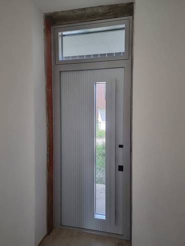 Дверь с фрамугой и стеклом